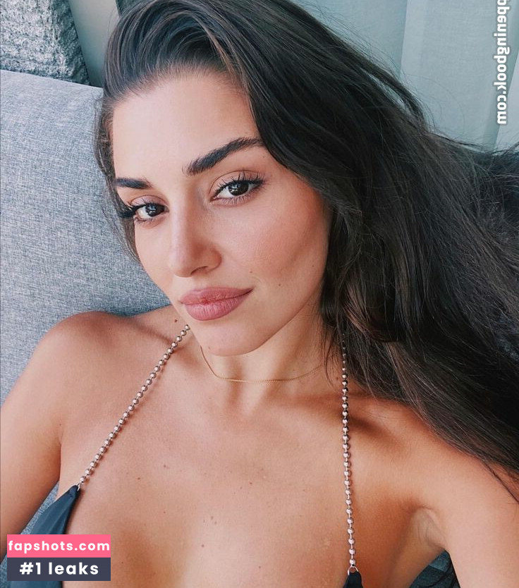 Hande Ercel gallery photo #33