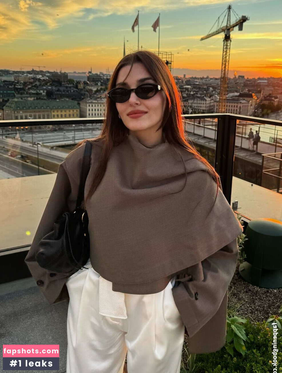 Hande Ercel gallery photo #41