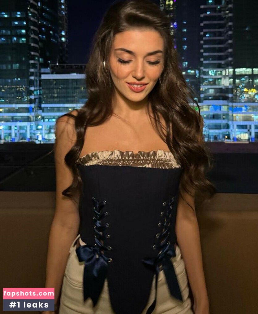 Hande Ercel gallery photo #51