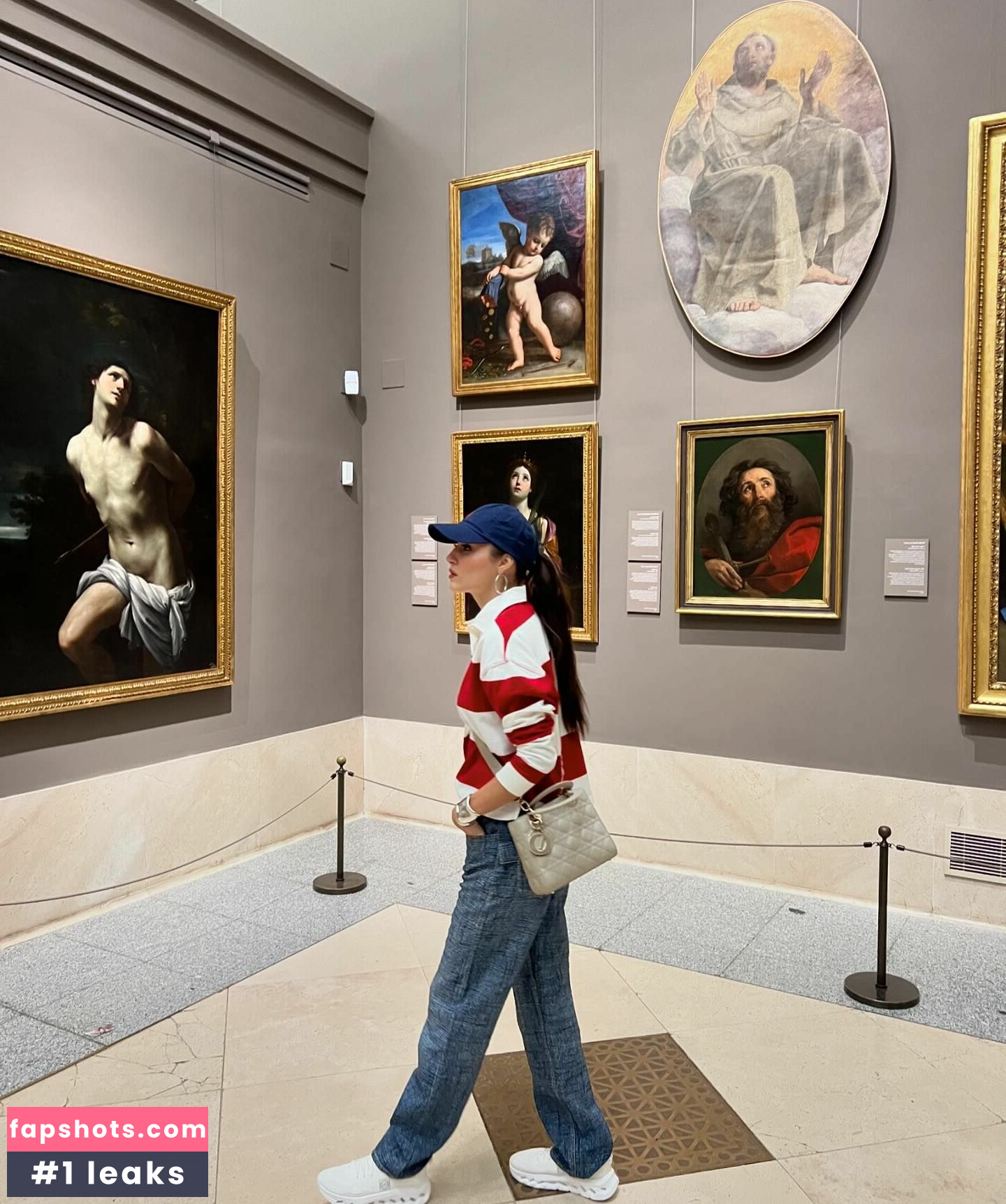 Hande Ercel gallery photo #62