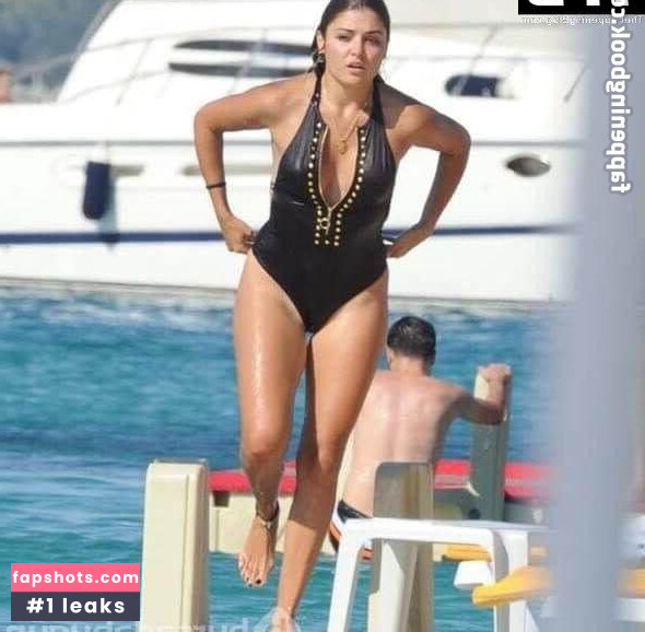 Hande Ercel gallery photo #81