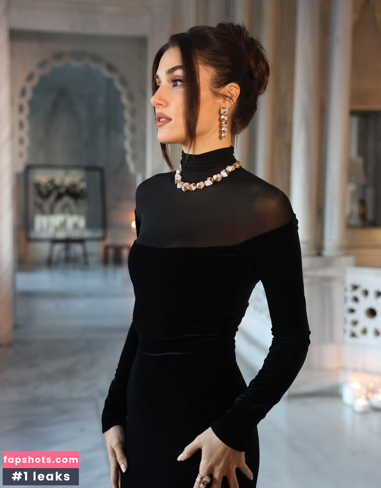 Hande Ercel gallery photo #10