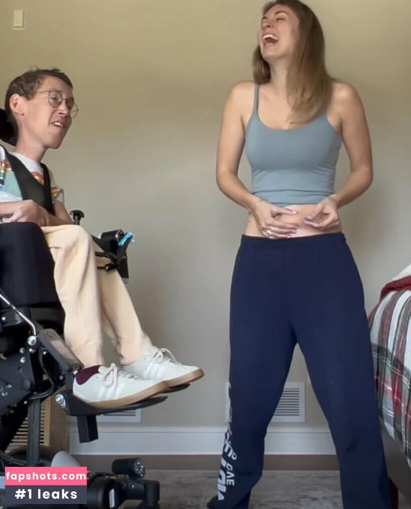 Hannah Alyward gallery photo #13