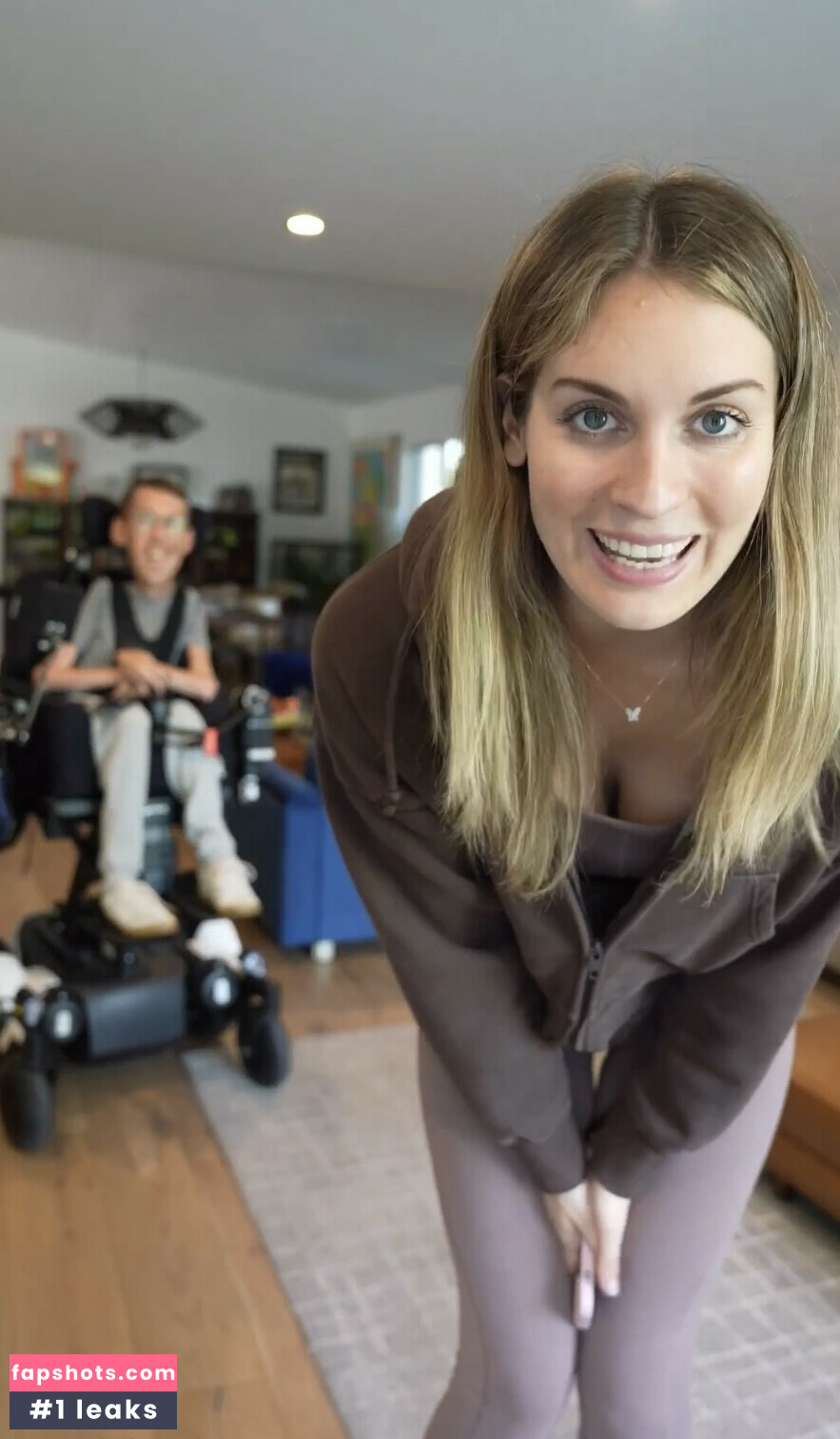 Hannah Alyward gallery photo #15