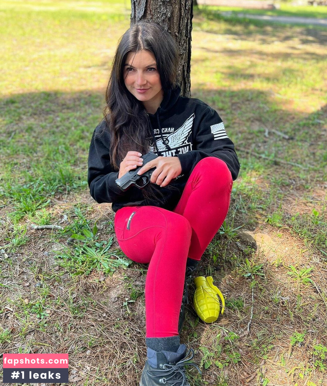 Hannah Barron gallery photo #118