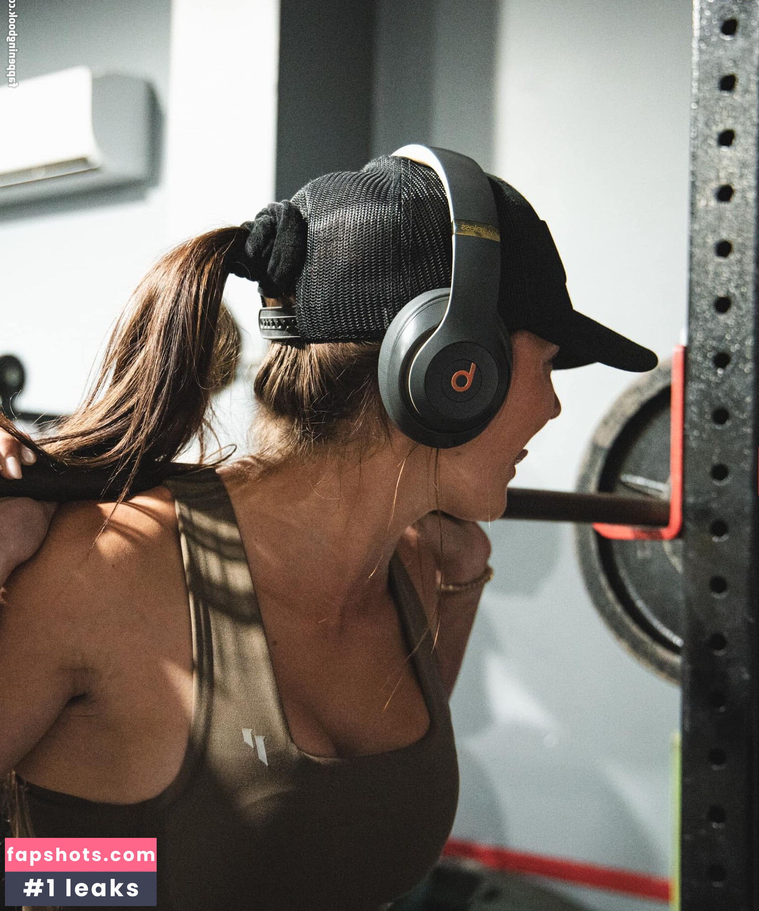 Hannah Barron gallery photo #31