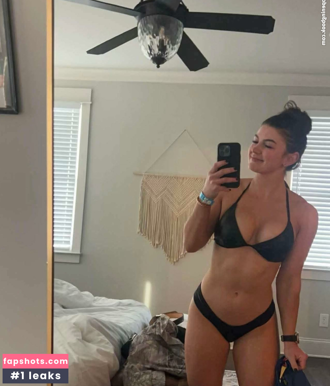 Hannah Barron gallery photo #6