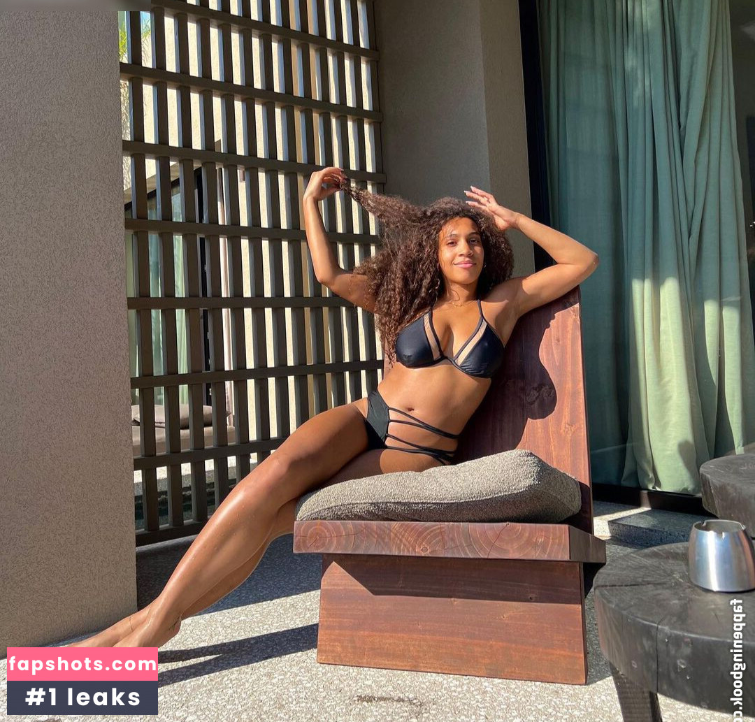 Hannah Beck gallery photo #5