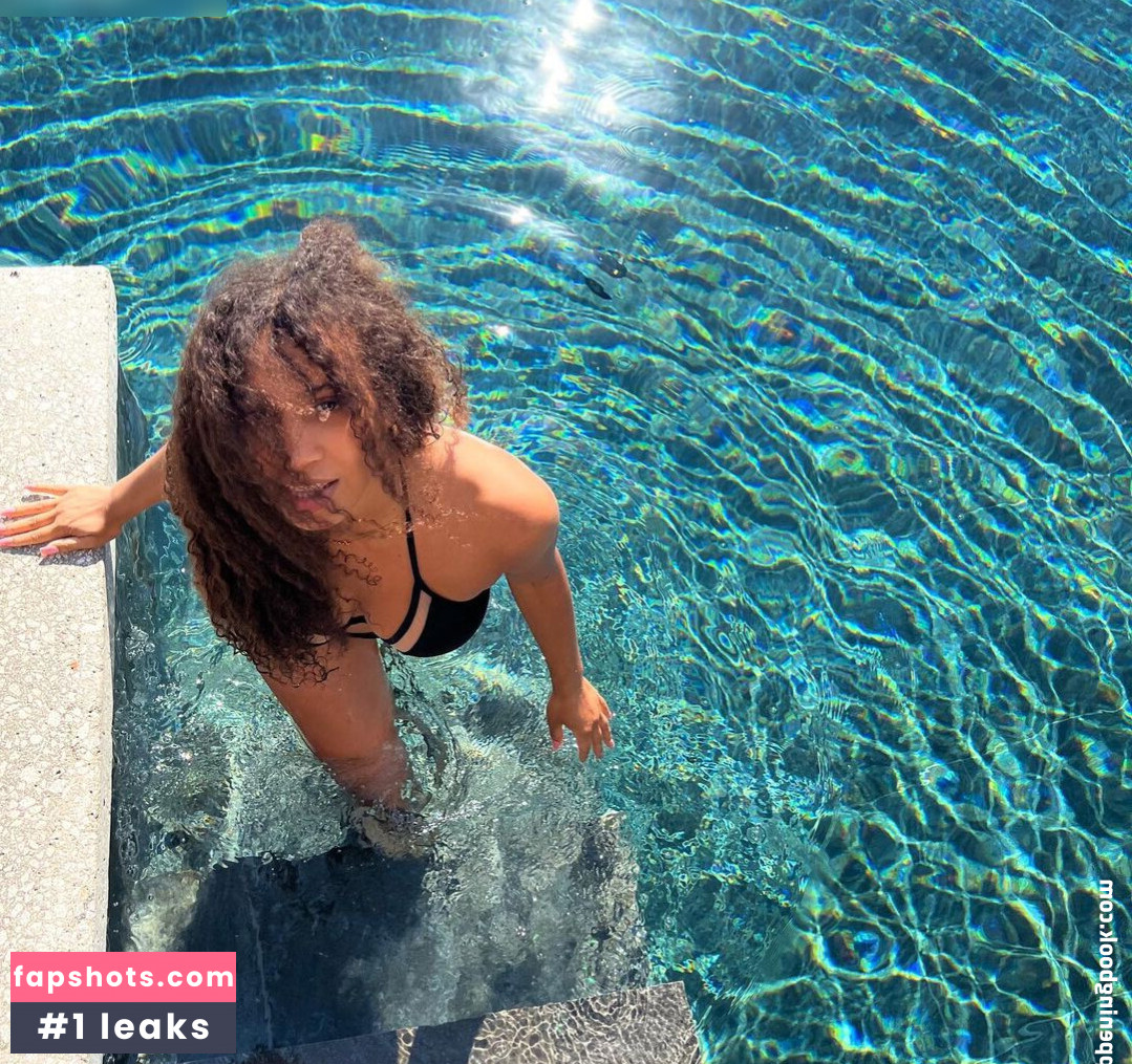 Hannah Beck gallery photo #6