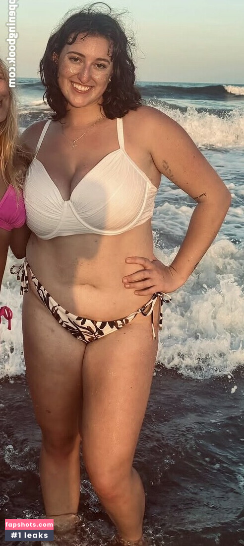 Hannah Brown gallery photo #11