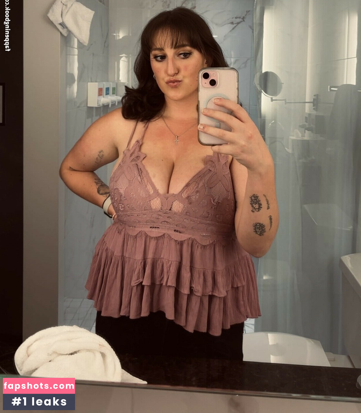 Hannah Brown gallery photo #12