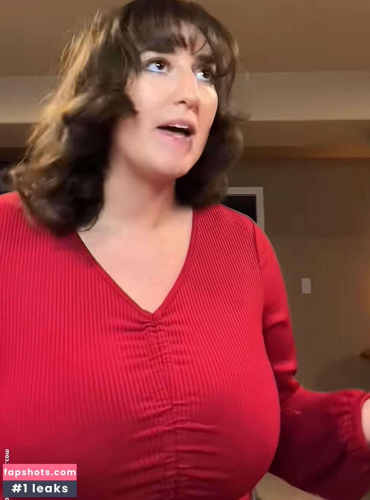 Hannah Brown gallery photo #13