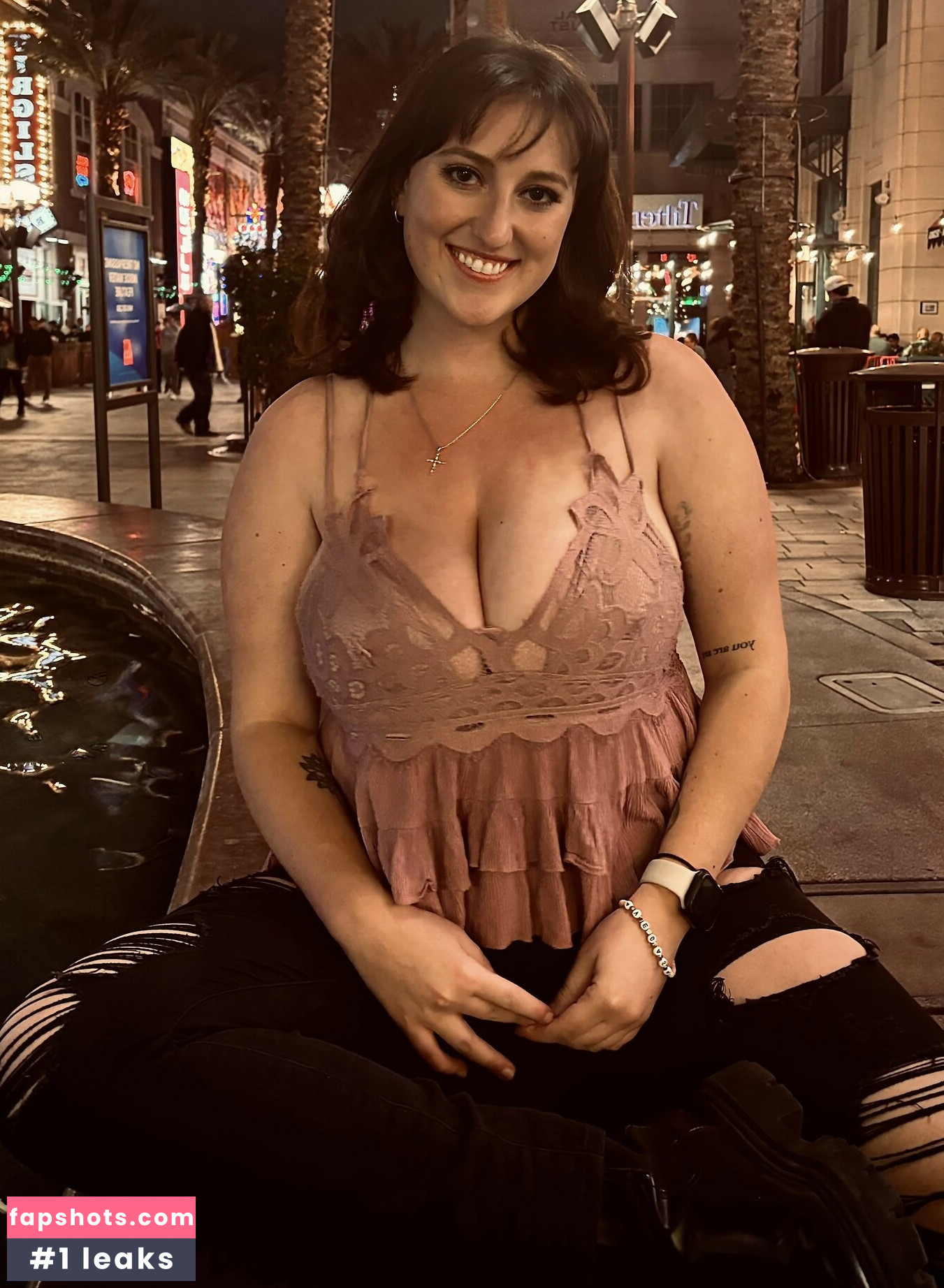 Hannah Brown gallery photo #4