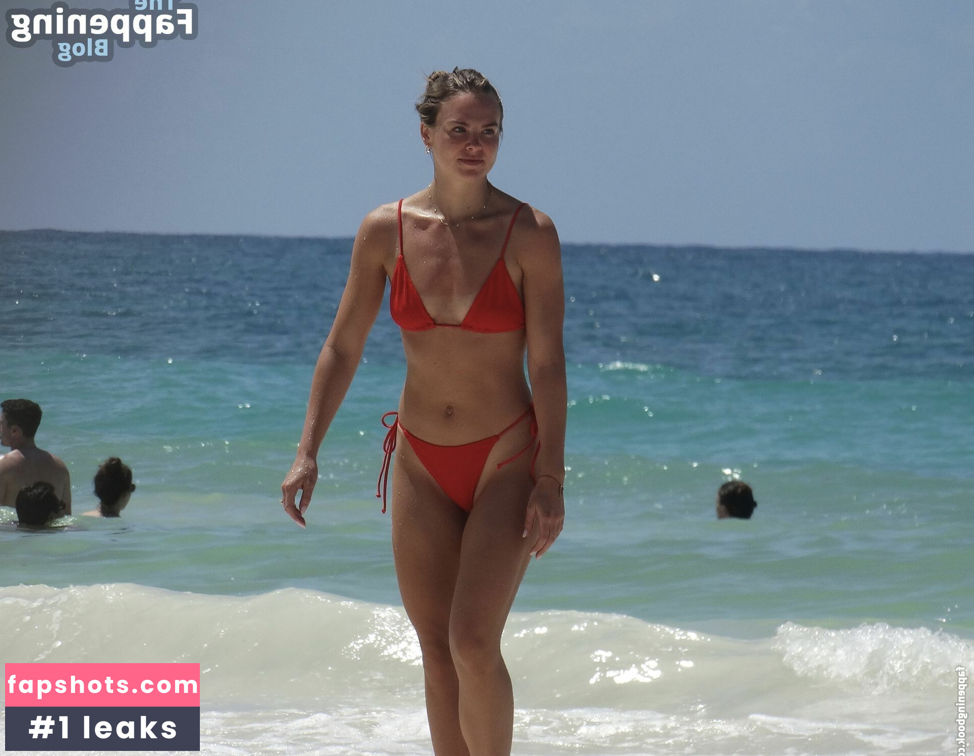 Hannah Brown gallery photo #36