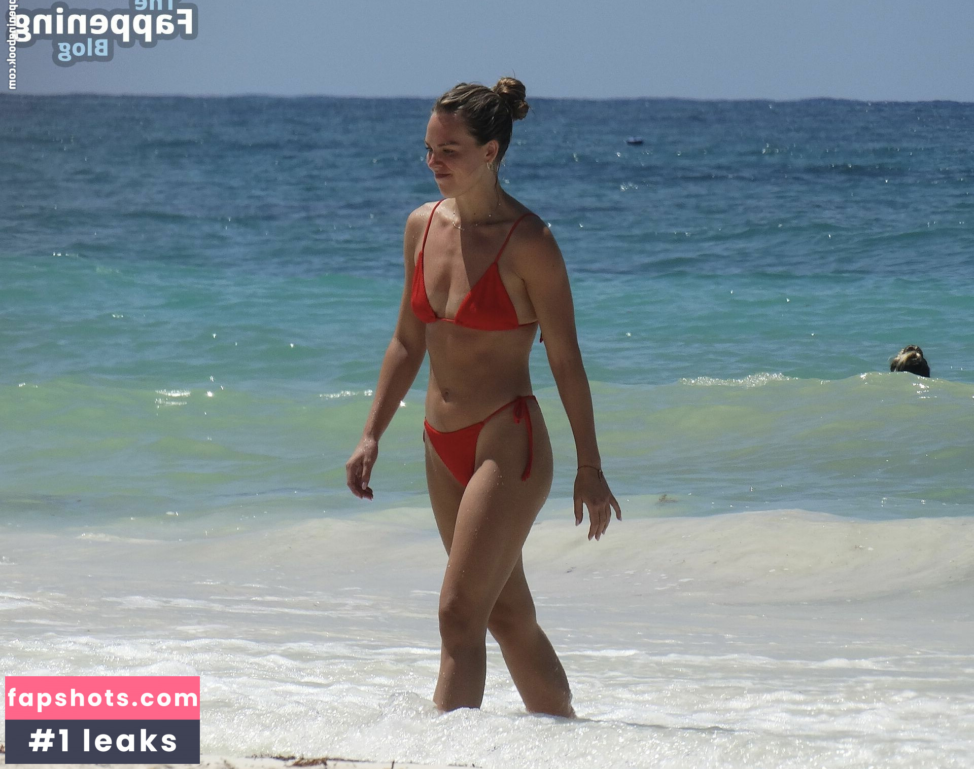 Hannah Brown gallery photo #37