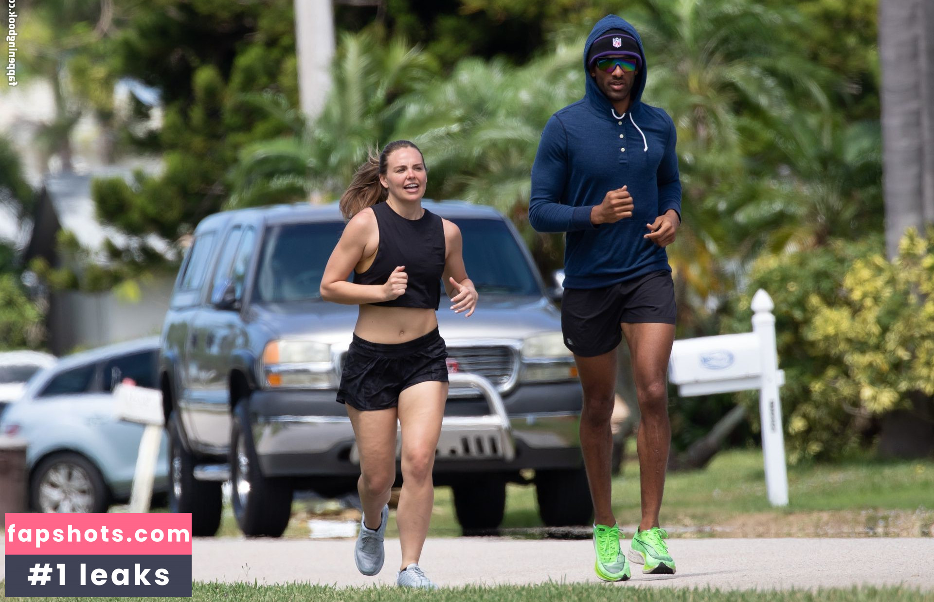 Hannah Brown gallery photo #50