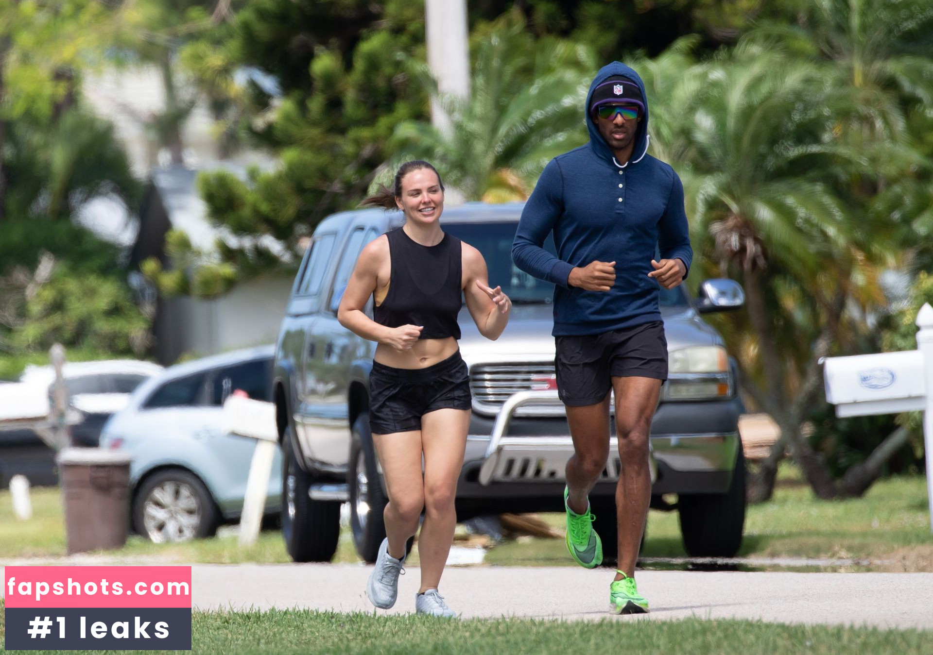 Hannah Brown nude babe gallery