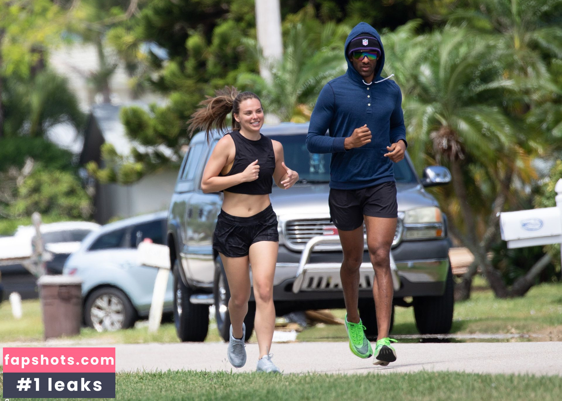 Hannah Brown gallery photo #55