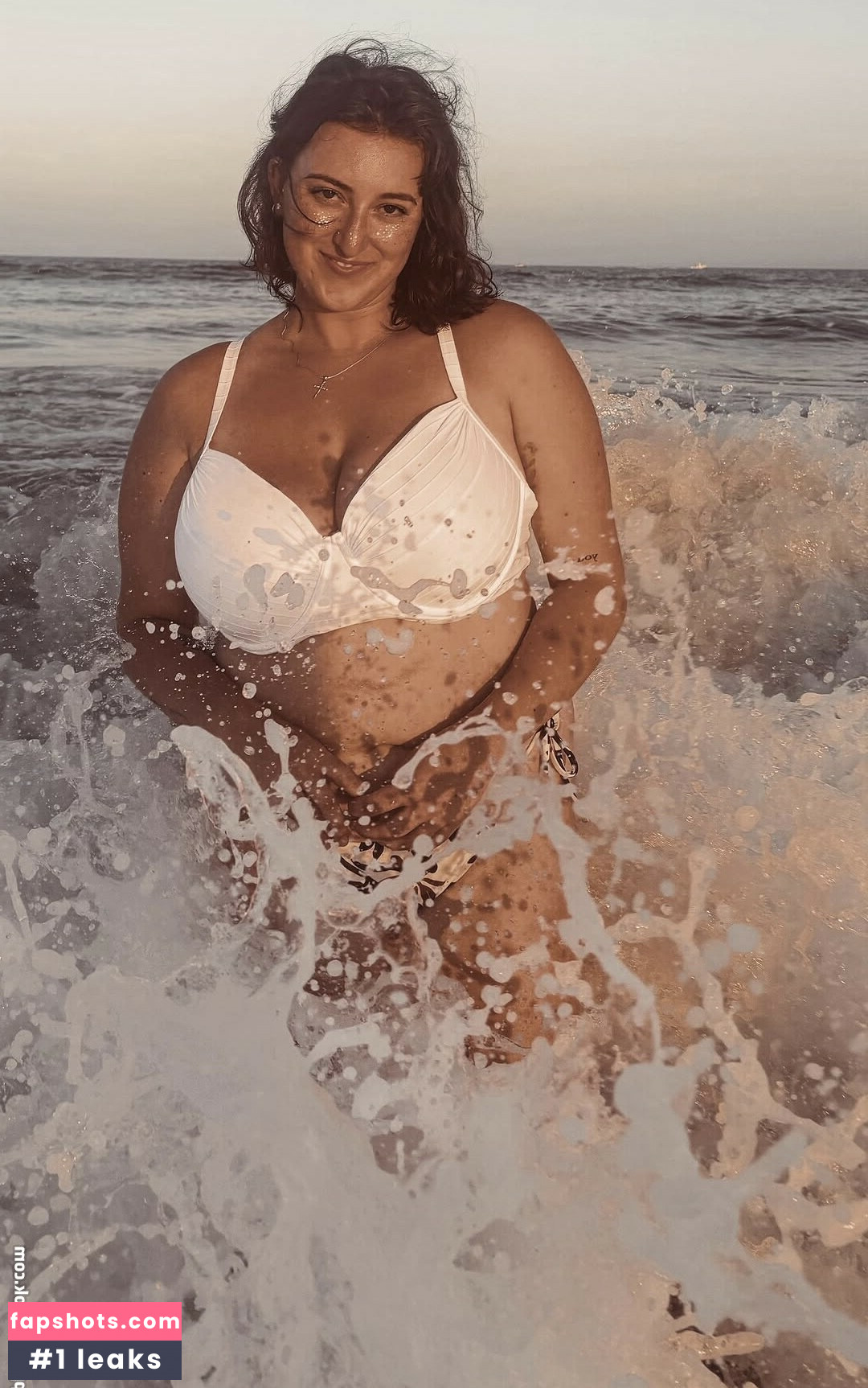 Hannah Brown gallery photo #7