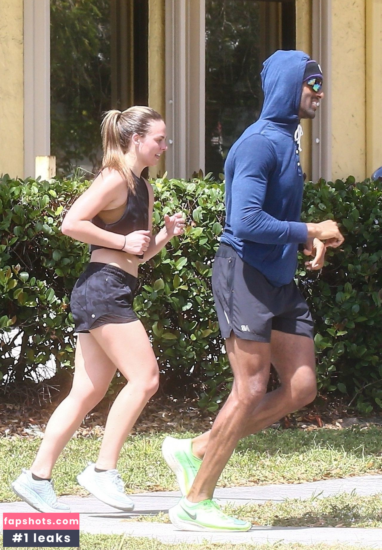 Hannah Brown gallery photo #61