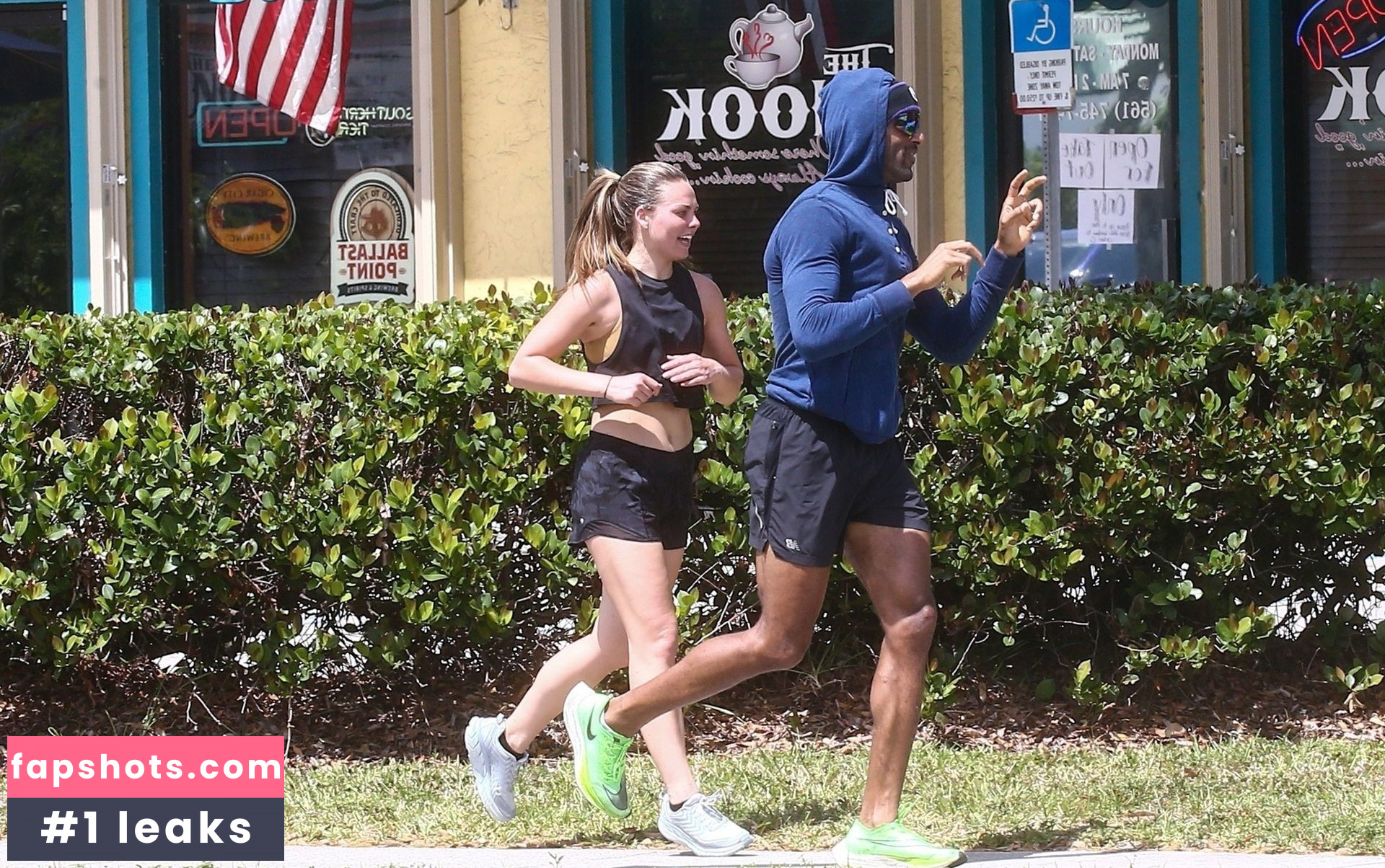 Hannah Brown gallery photo #62