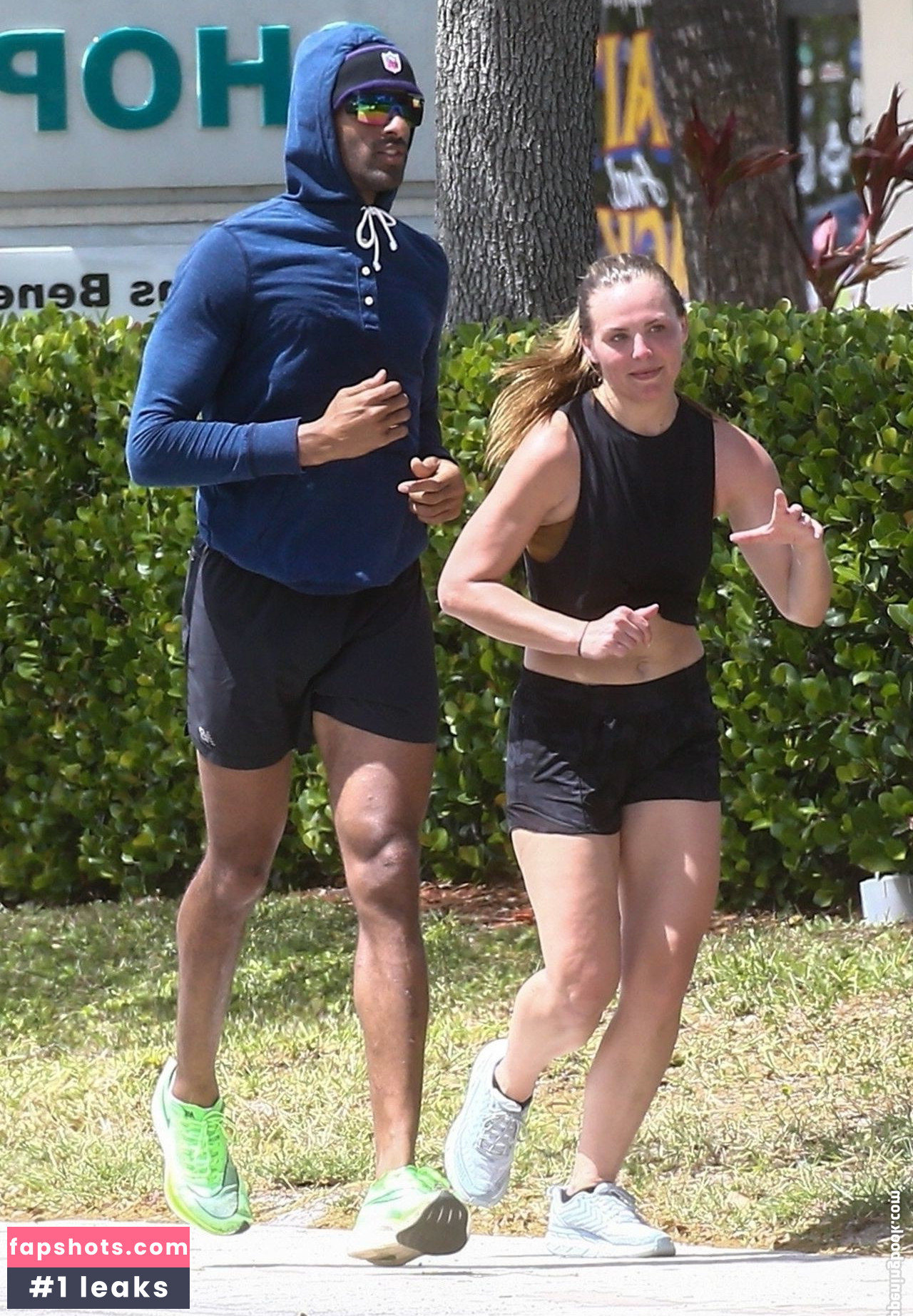 Hannah Brown gallery photo #63