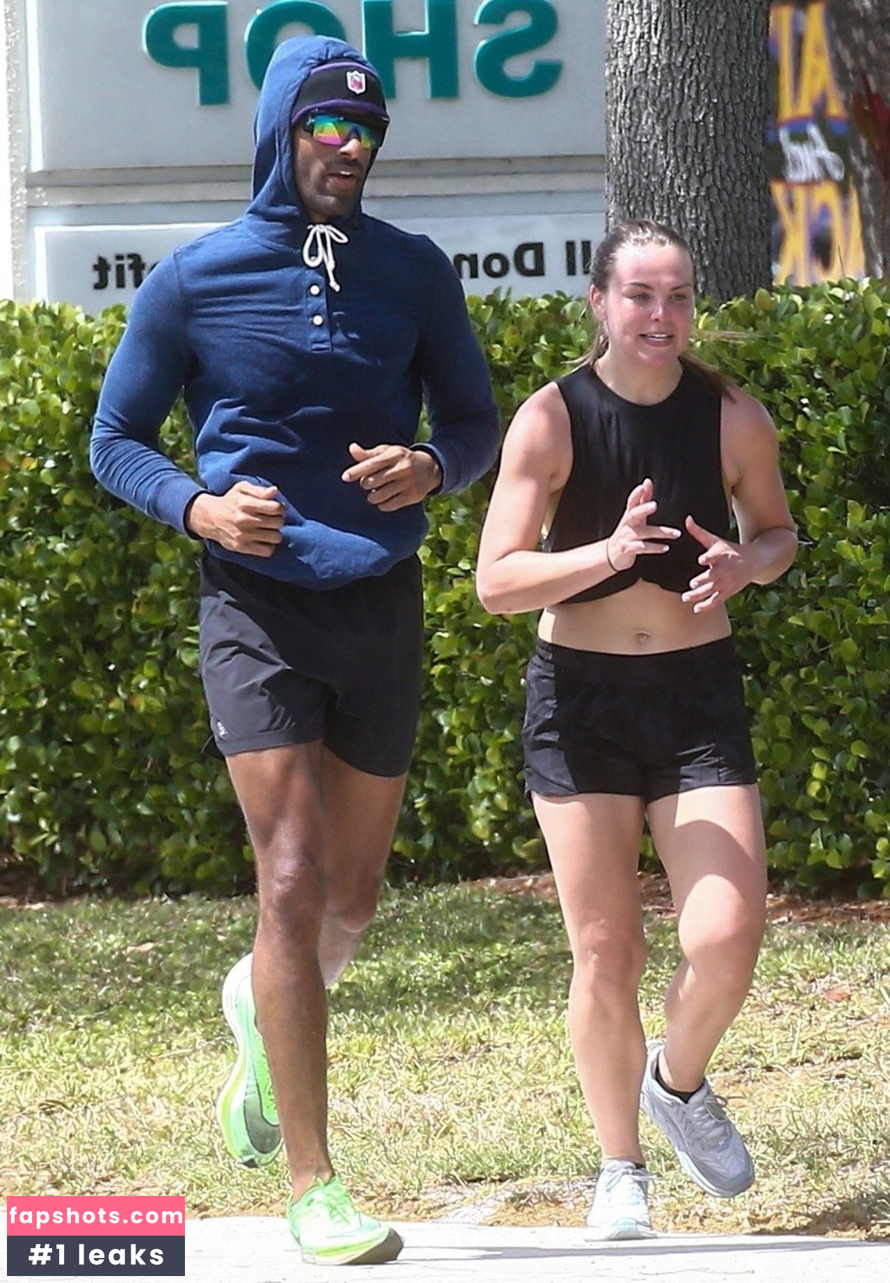 Hannah Brown gallery photo #64