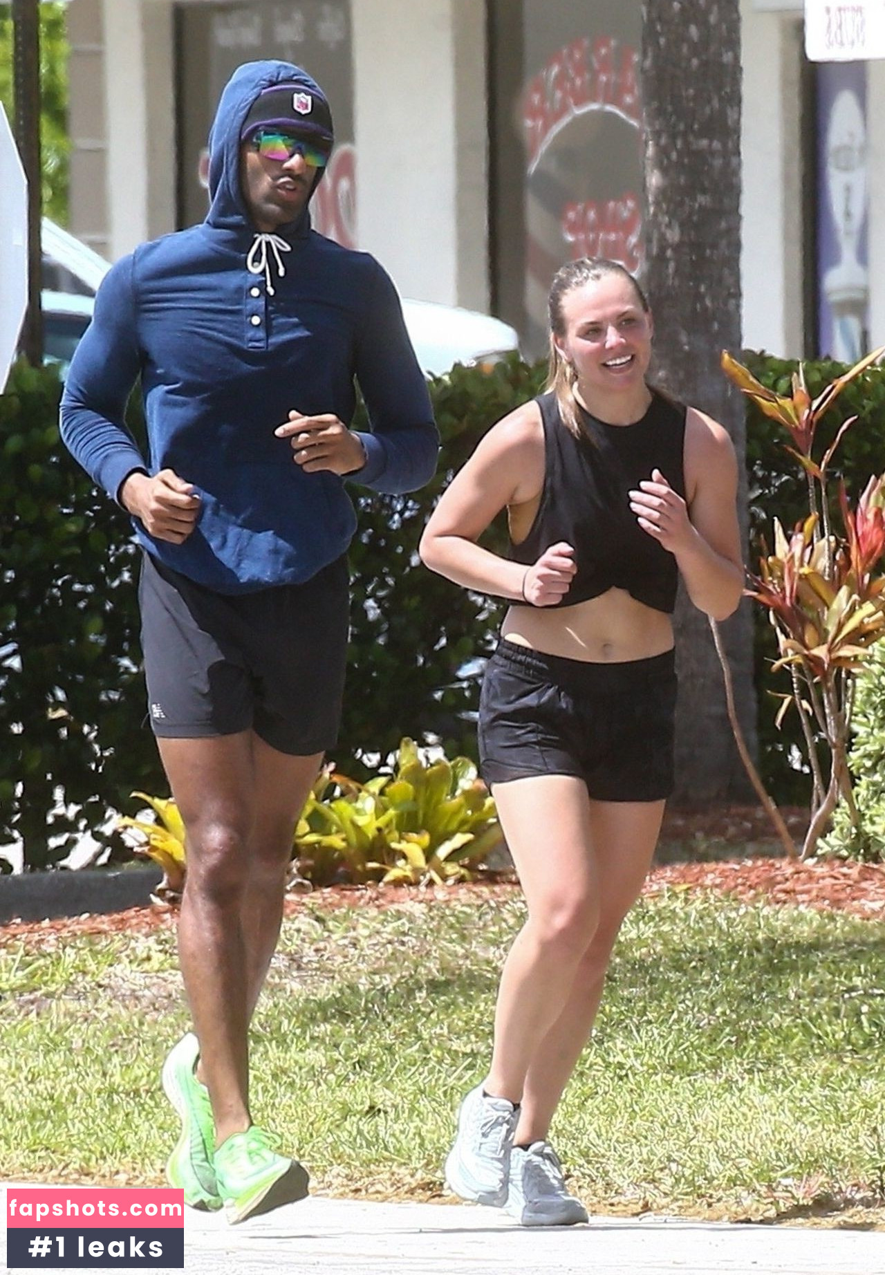 Hannah Brown gallery photo #65