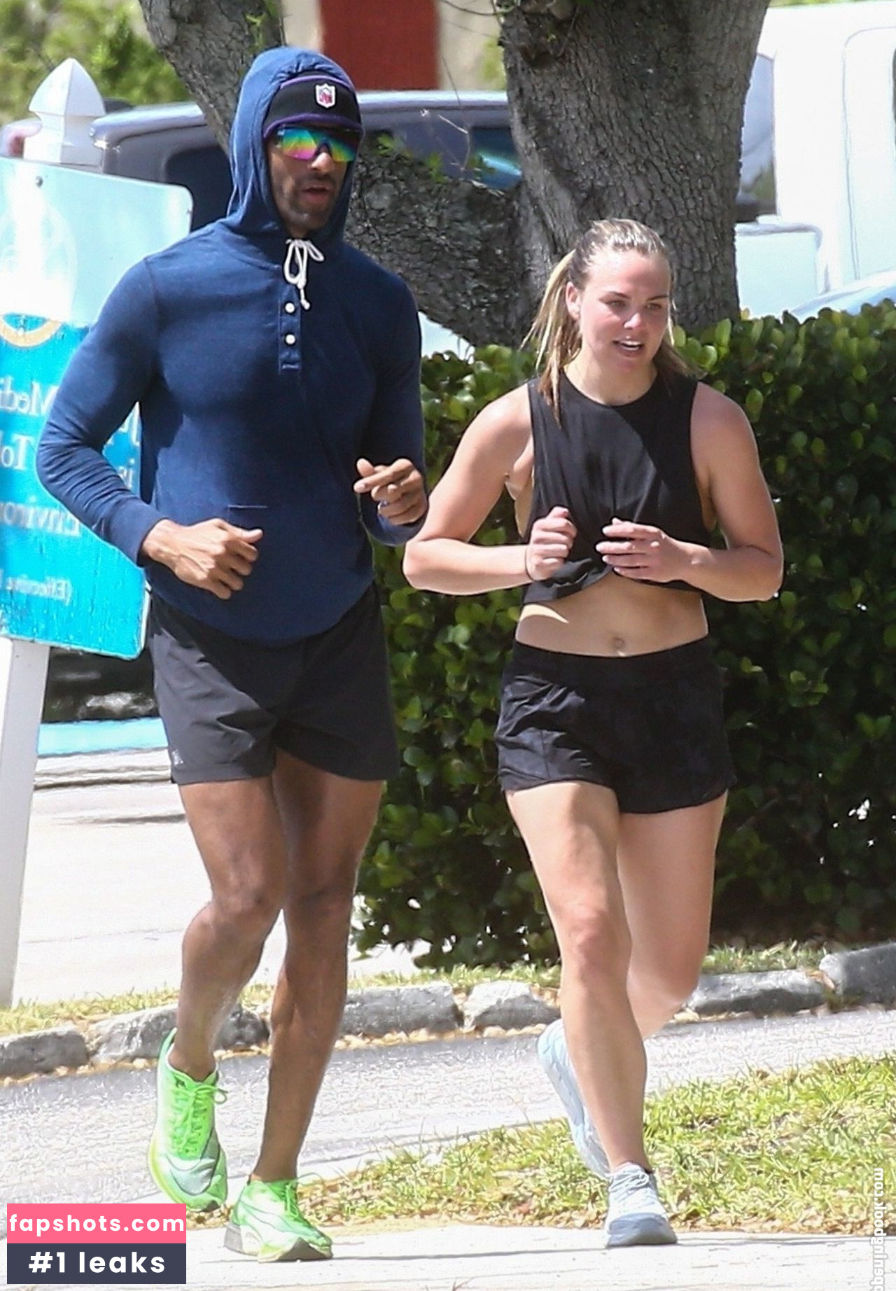 Hannah Brown gallery photo #66