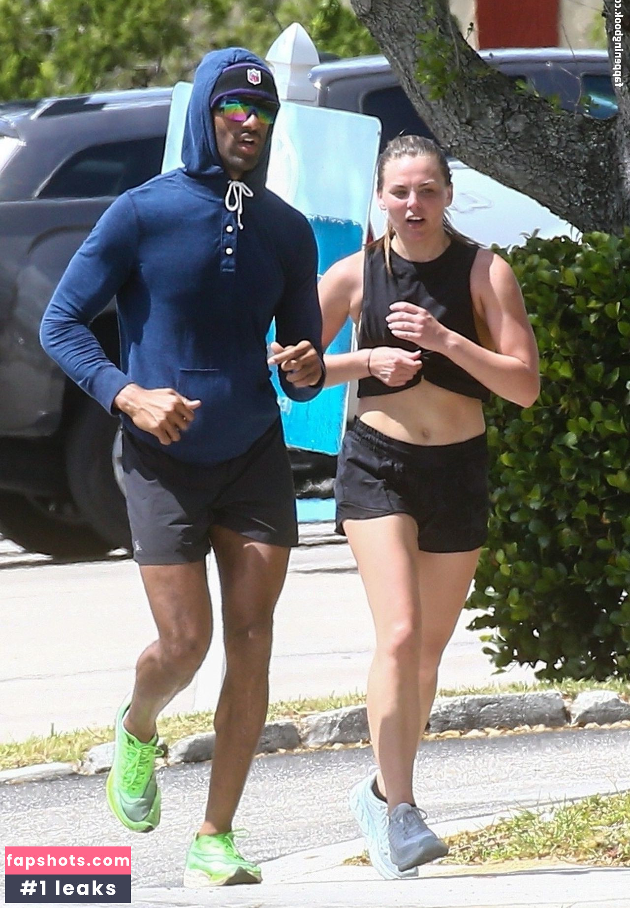 Hannah Brown gallery photo #67