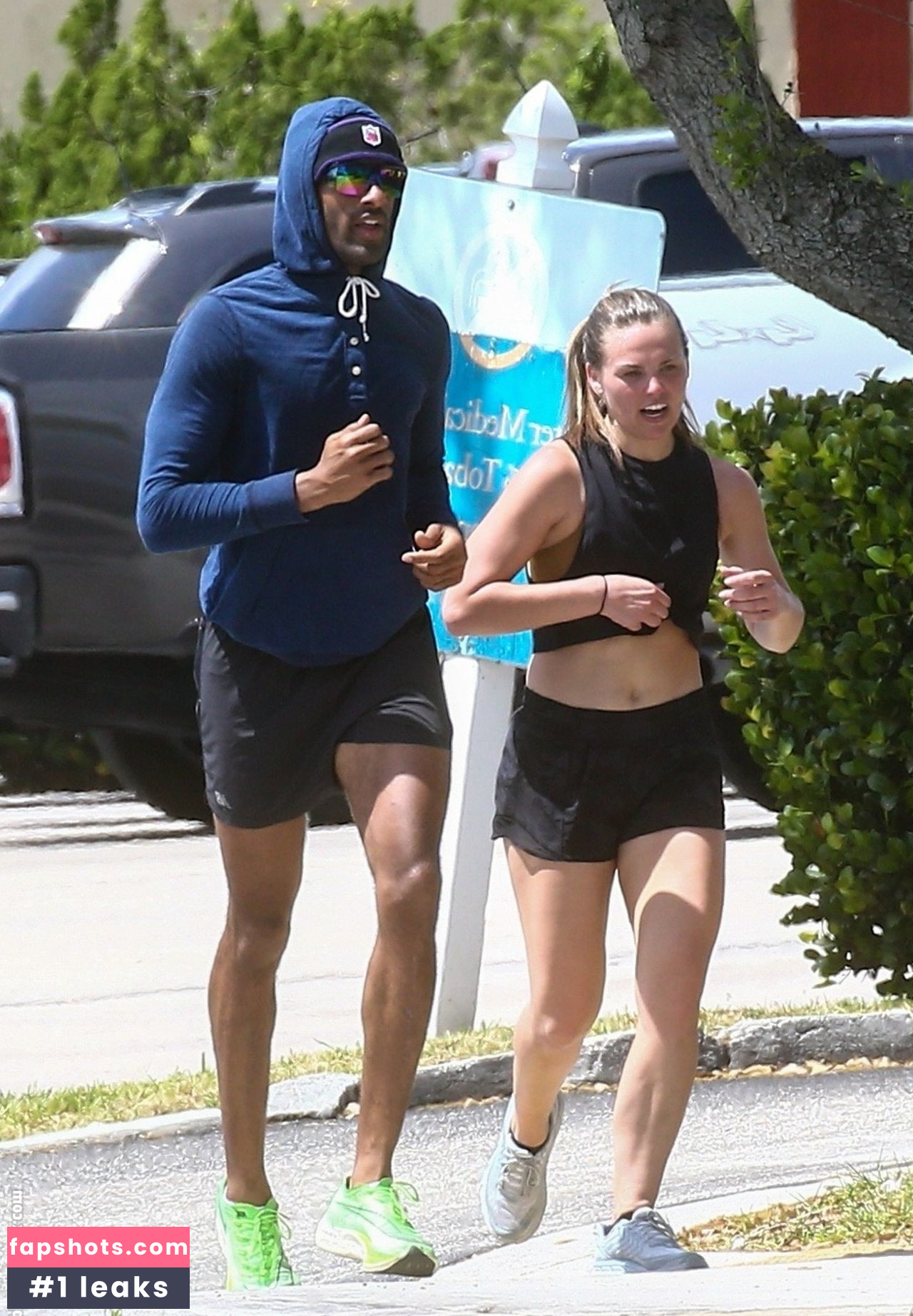 Hannah Brown gallery photo #68