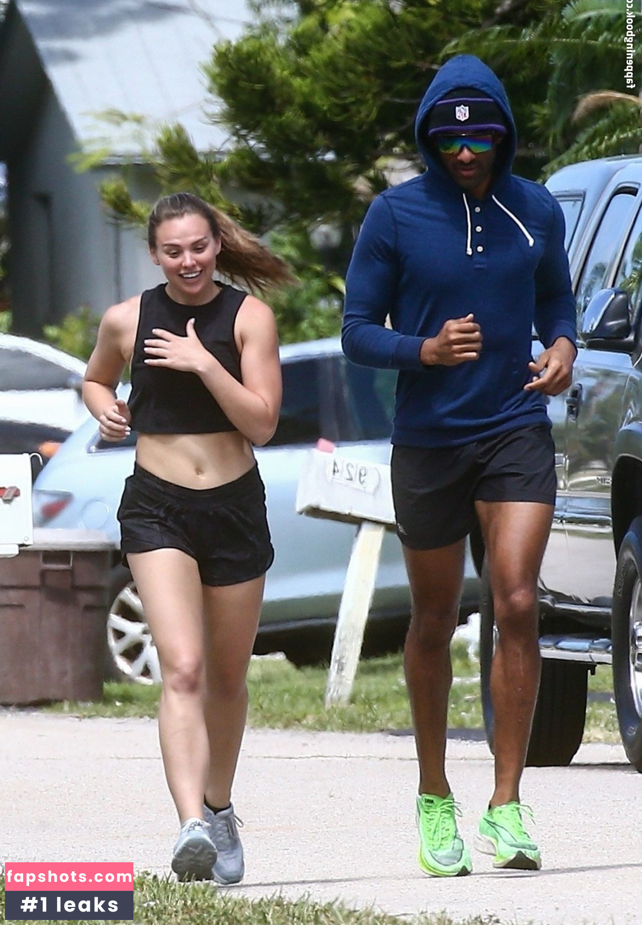 Hannah Brown gallery photo #72