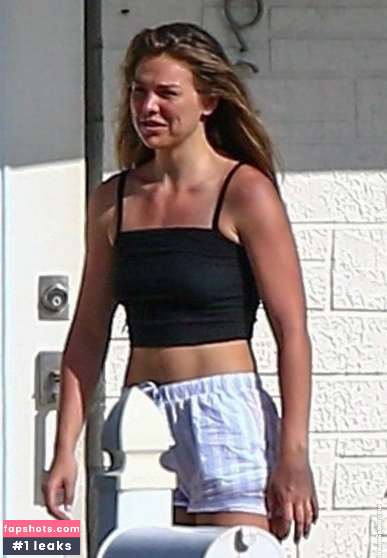 Hannah Brown gallery photo #75