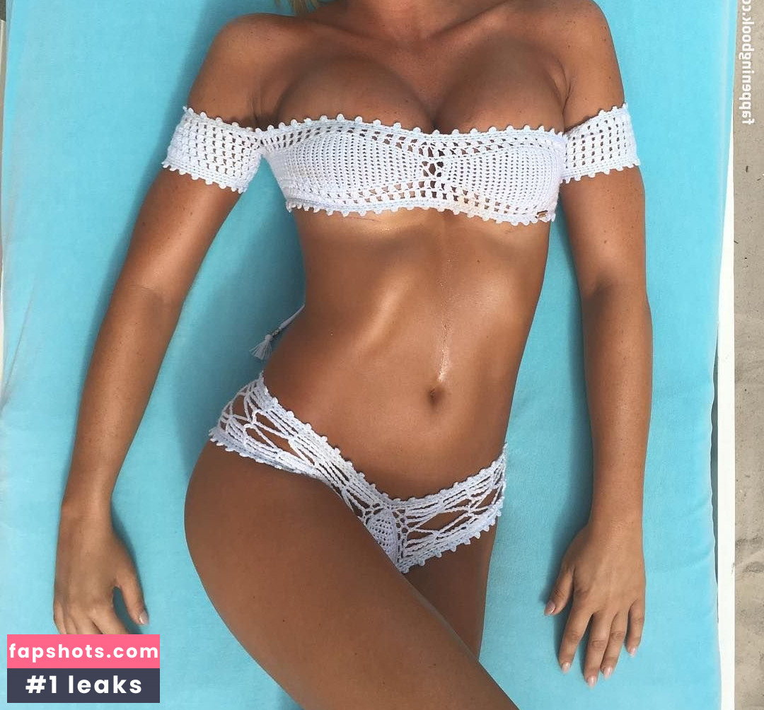 Hannah Davis gallery photo #117