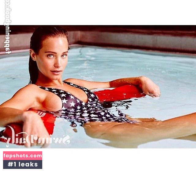 Hannah Davis gallery photo #16