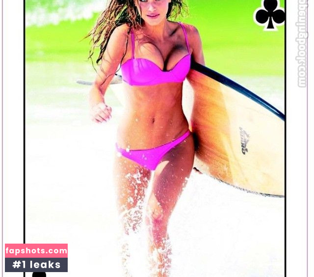 Hannah Davis gallery photo #17