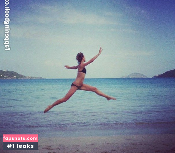 Hannah Davis gallery photo #20