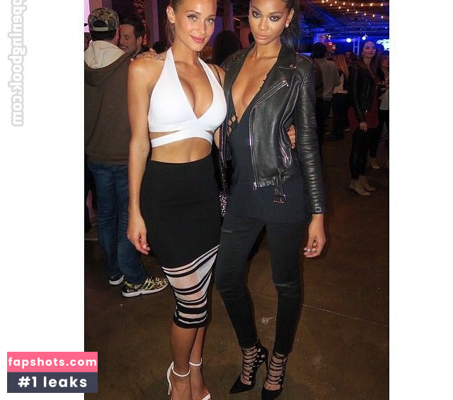 Hannah Davis gallery photo #24