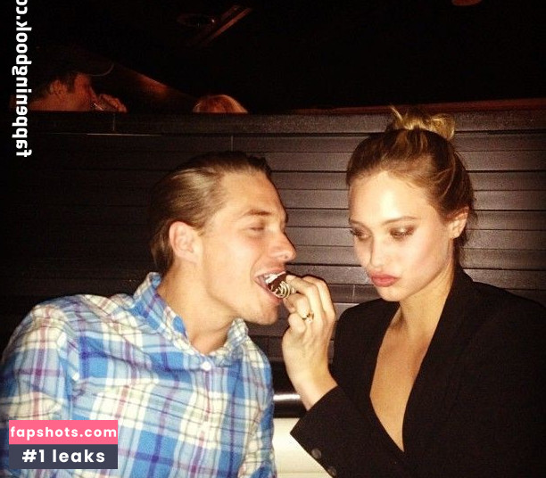 Hannah Davis gallery photo #25