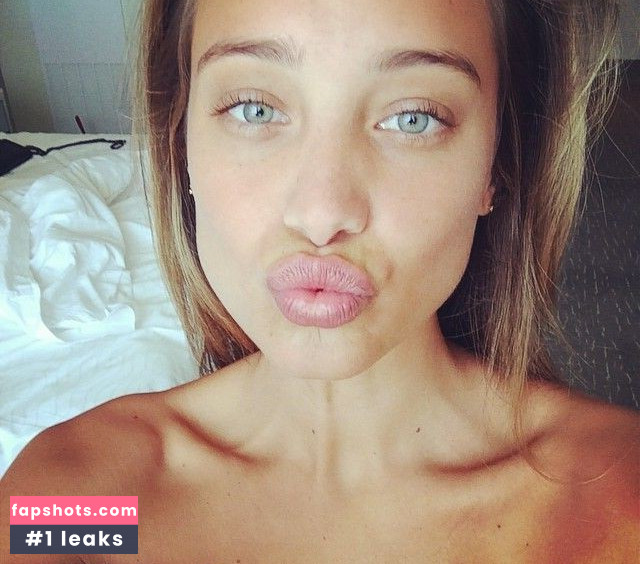 Hannah Davis gallery photo #38