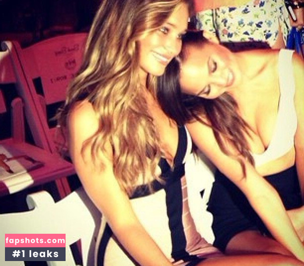 Hannah Davis gallery photo #39