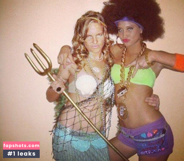 Hannah Davis gallery photo #44