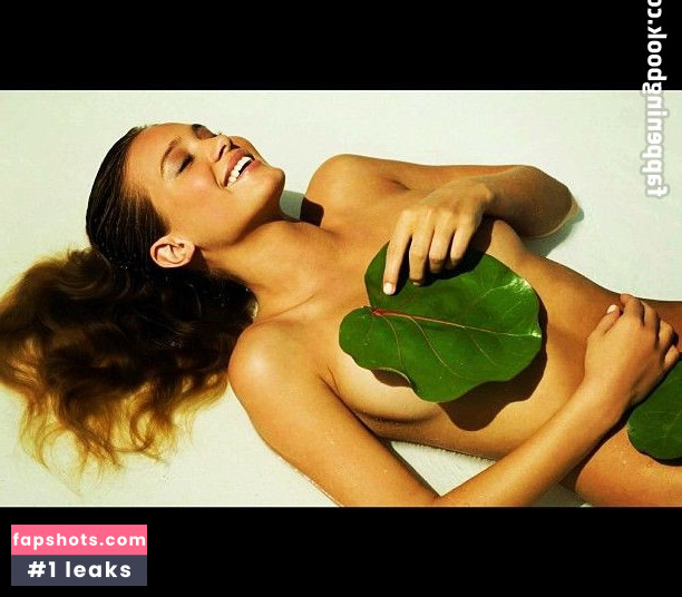 Hannah Davis gallery photo #6