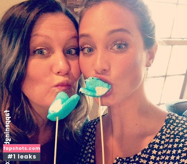 Hannah Davis gallery photo #57