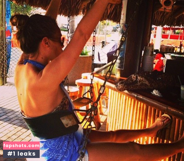 Hannah Davis gallery photo #58