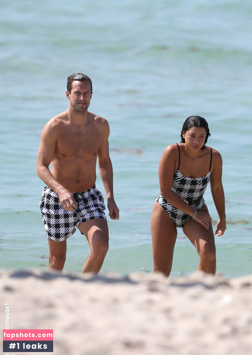 Hannah Fallis Bronfman gallery photo #53