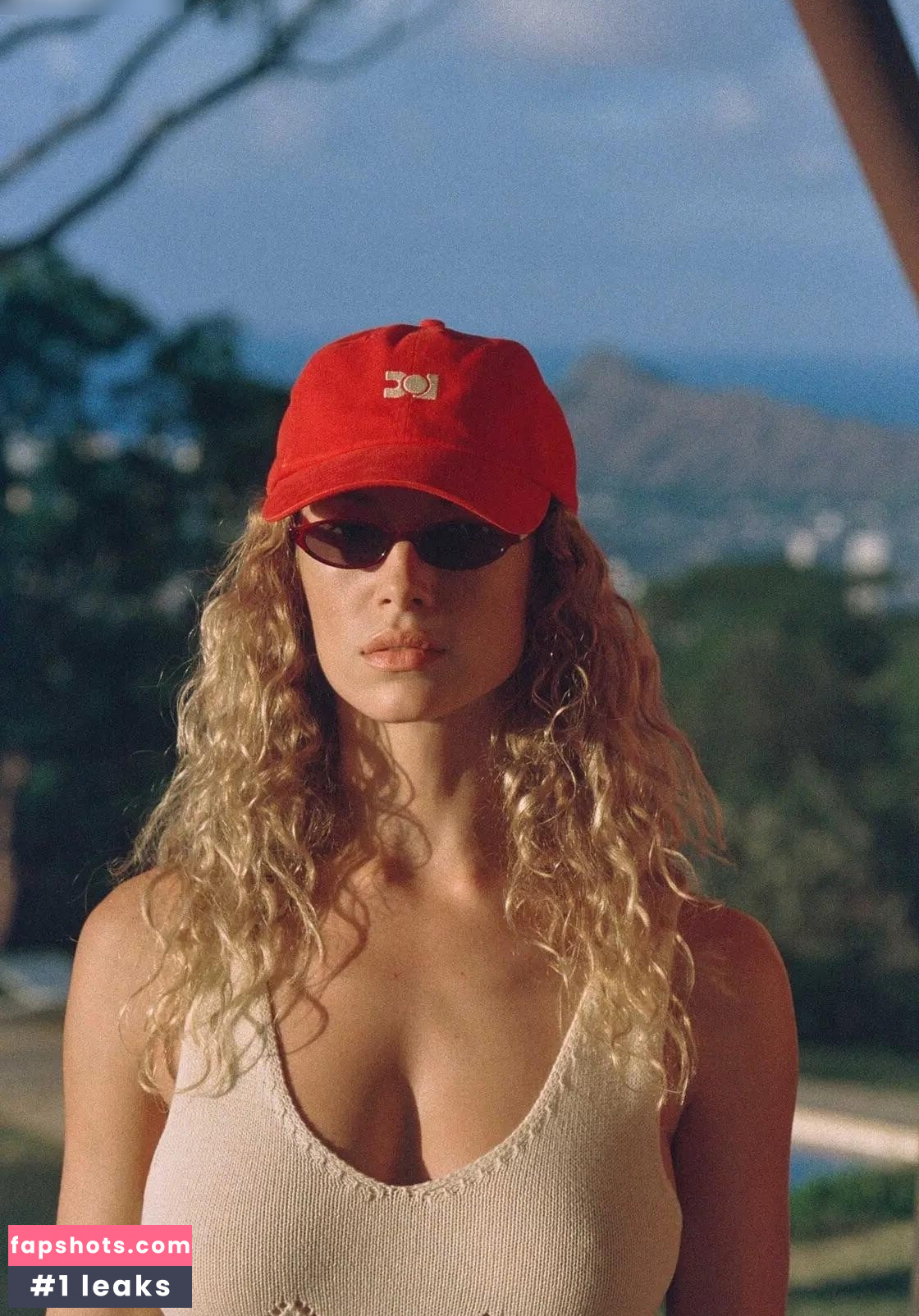 Hannah Ferguson gallery photo #17