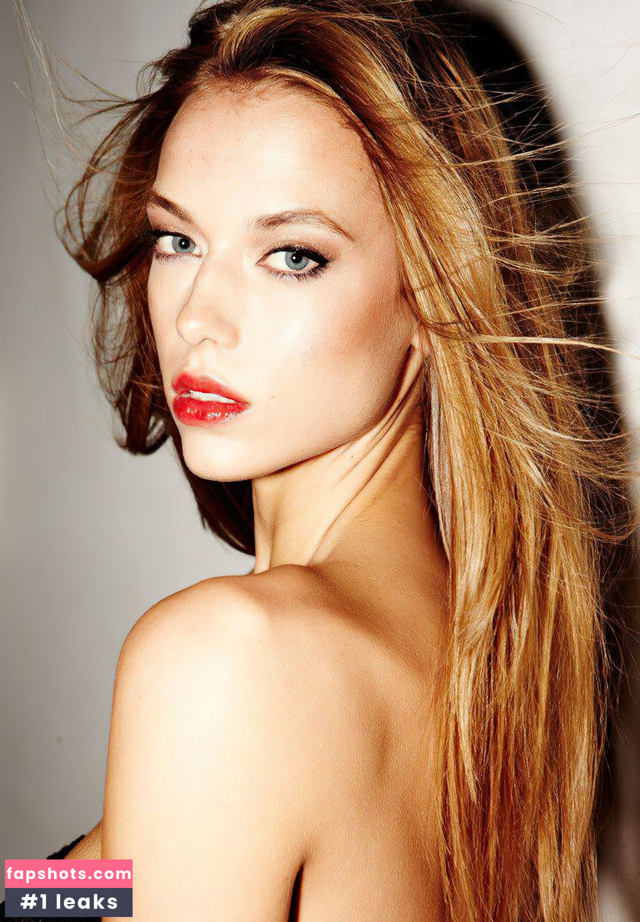 Hannah Ferguson gallery photo #76