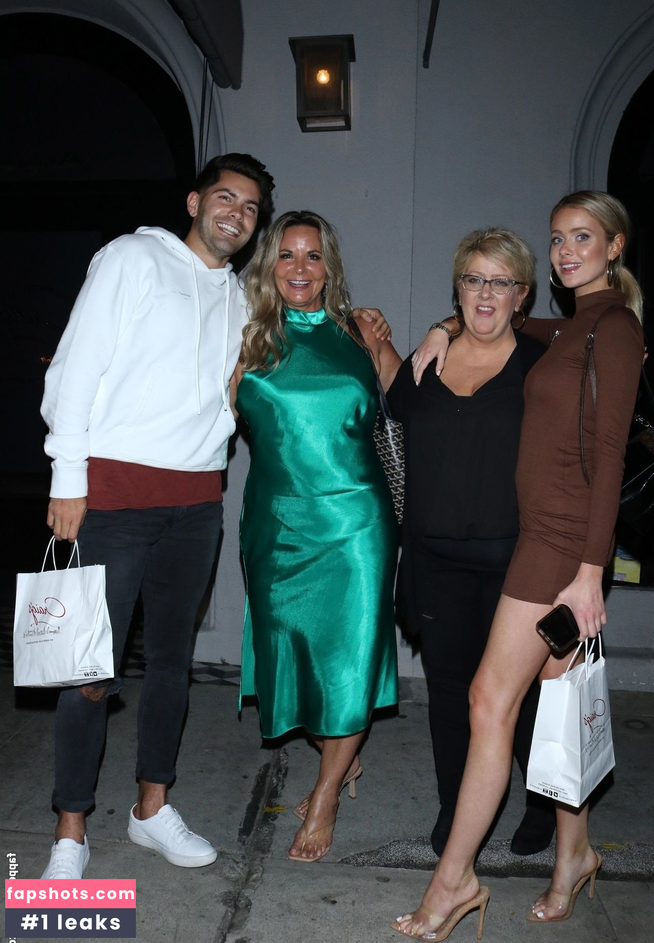 Hannah Godwin gallery photo #29