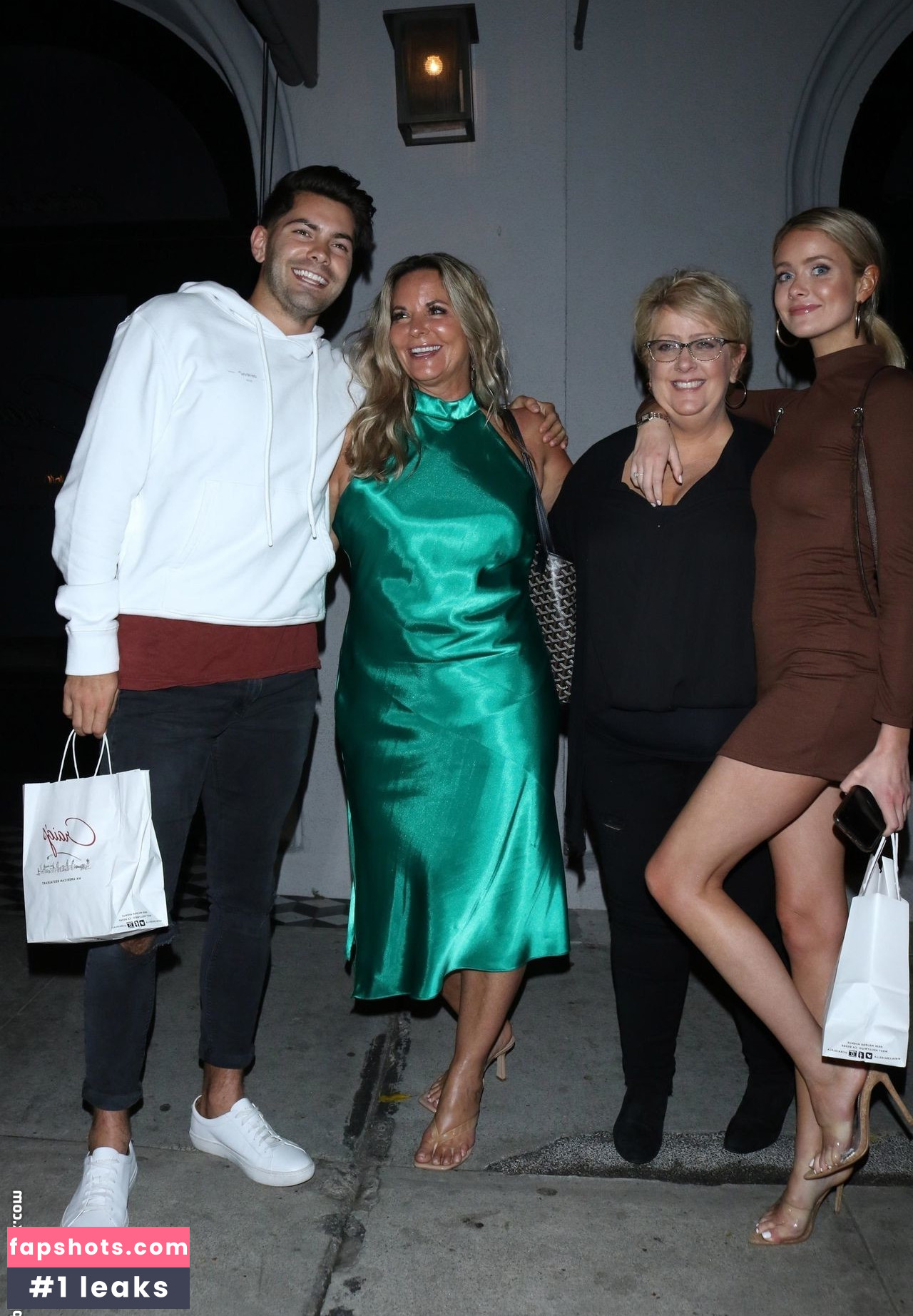 Hannah Godwin gallery photo #31